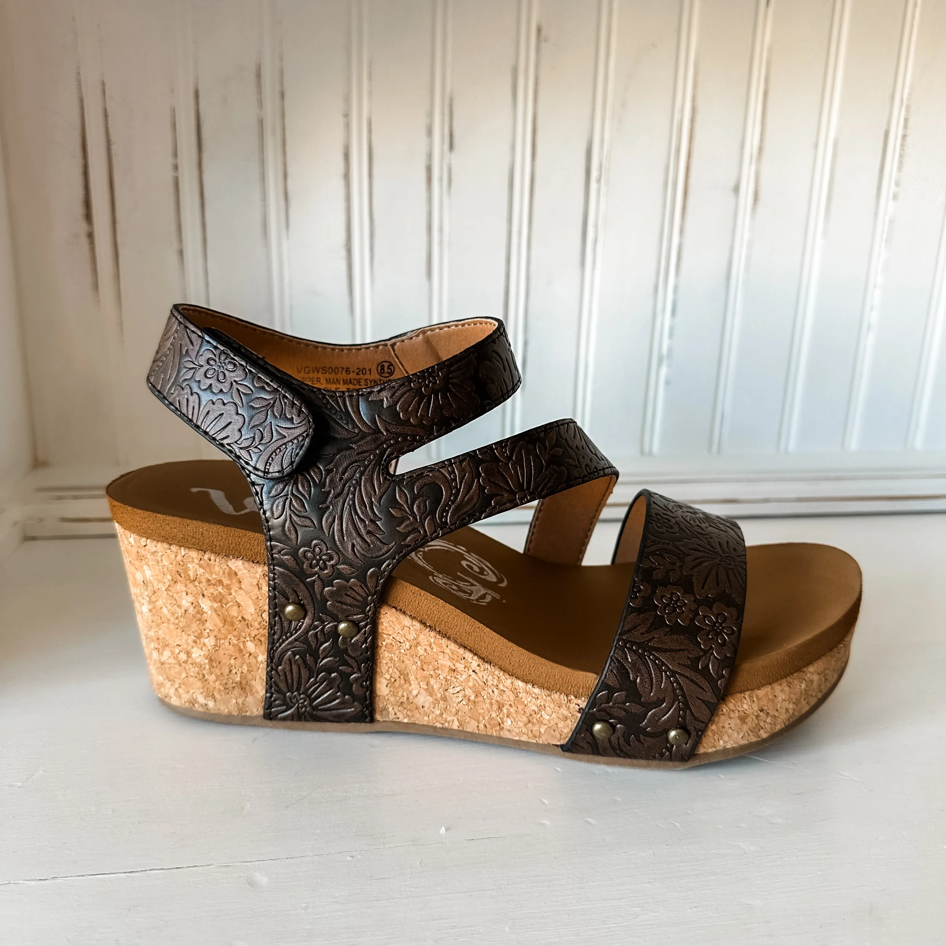 Casper Tooled Wedge Sandal - Chocolate