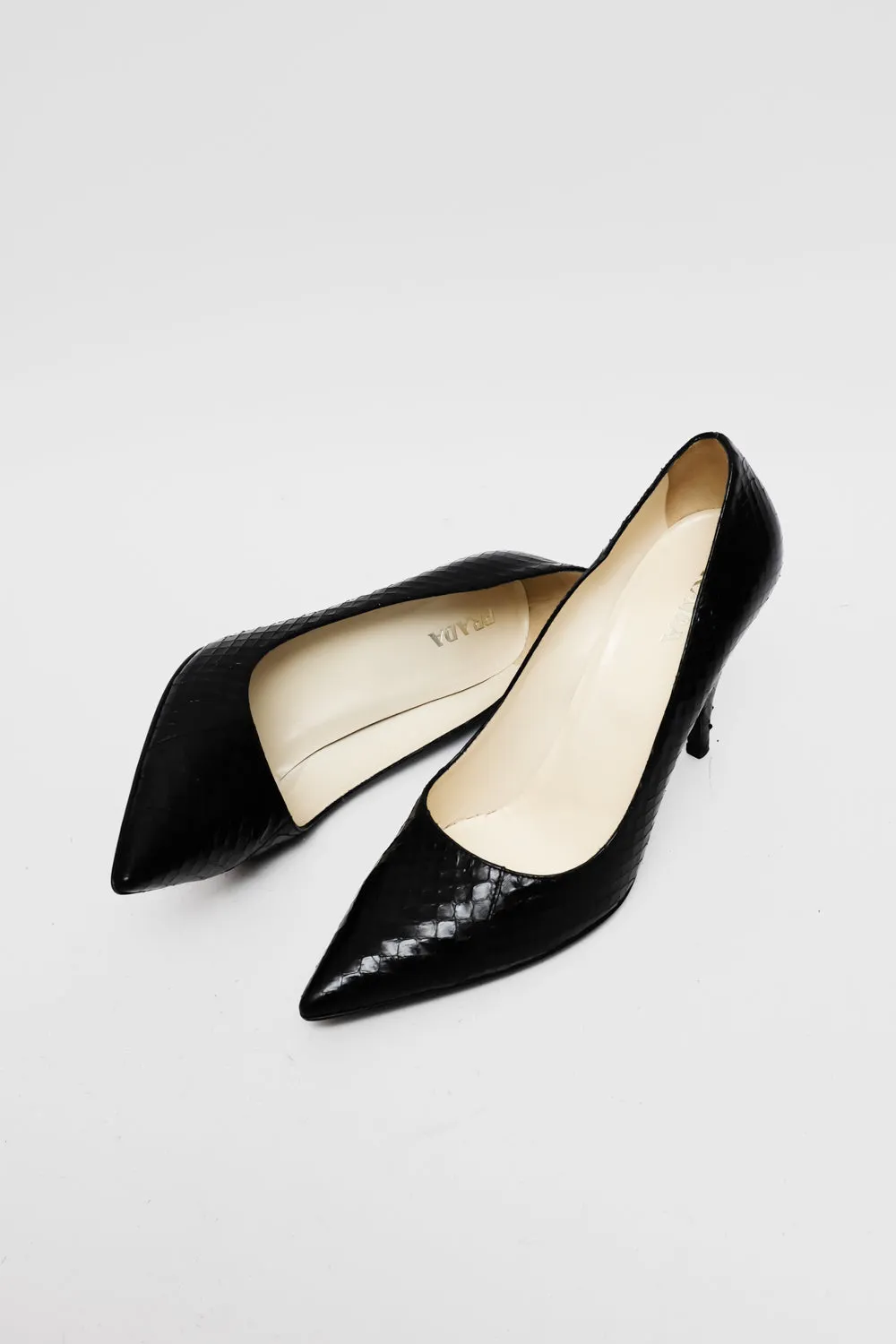 PRADA 39 1/2 BLACK LEATHER POINTY PUMPS