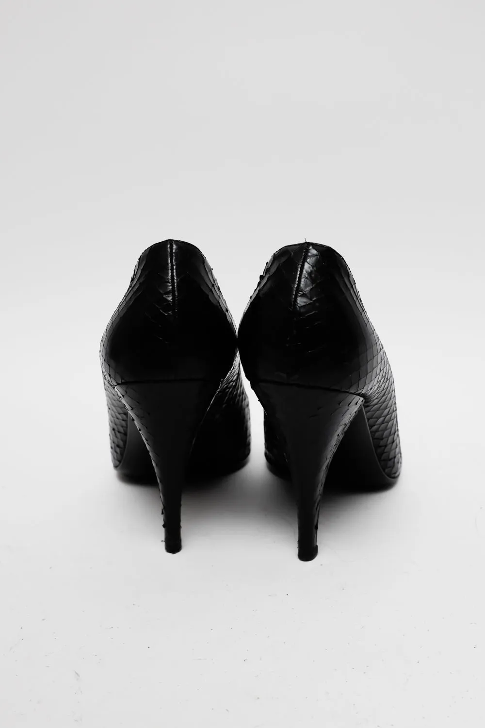 PRADA 39 1/2 BLACK LEATHER POINTY PUMPS