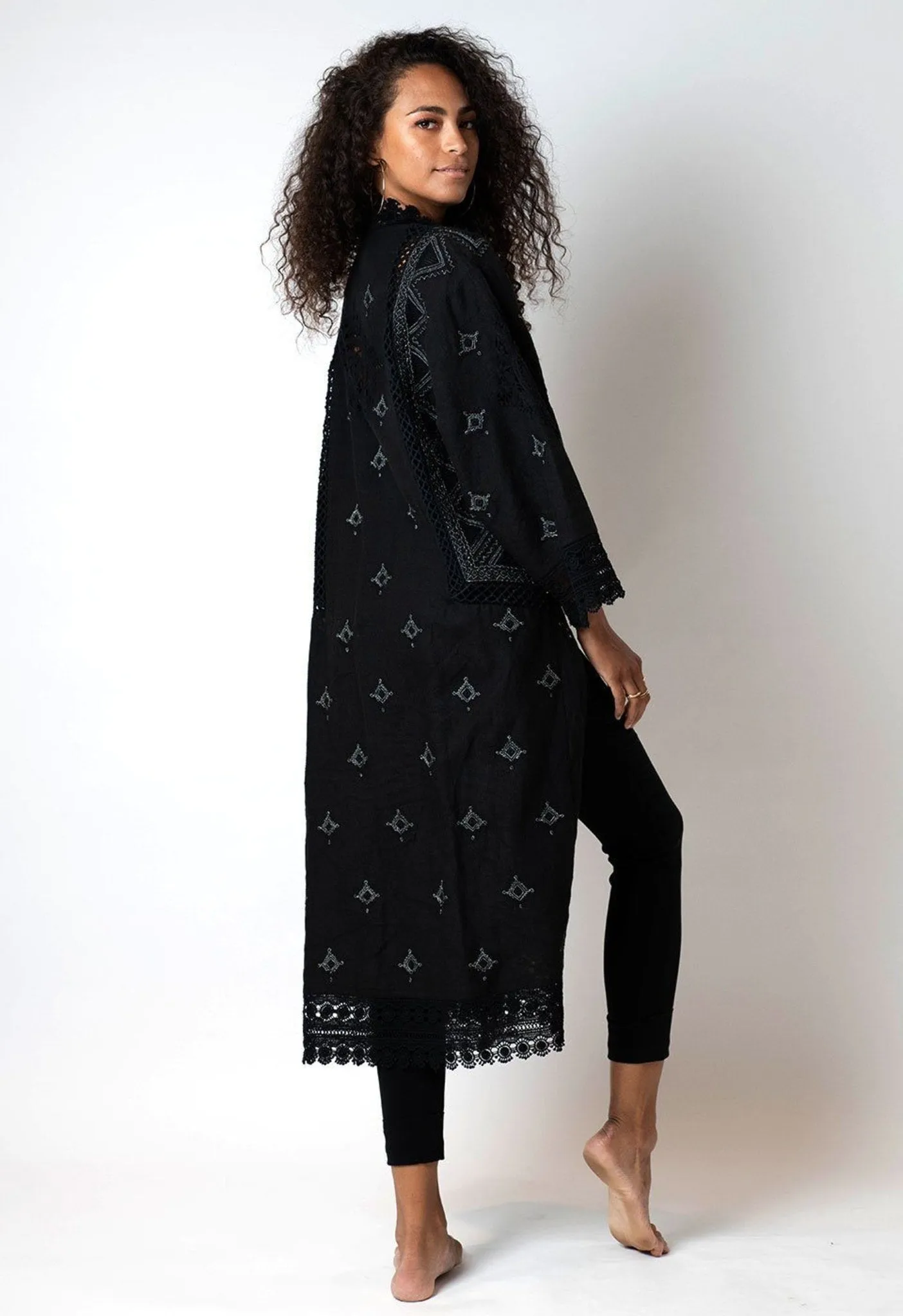 SUNSATIONAL - EMBROIDERED STATEMENT KIMONO