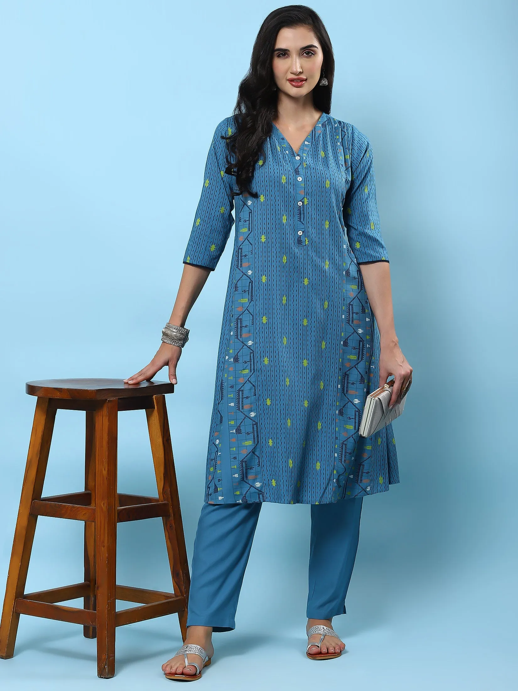 Women Blue Aztec Printed Kurta With Trouser